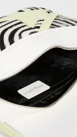 Golden Goose Zebra Star Bag -Jacquemus Shop goose212091c5b2 1643235922633 2 0. UX357 QL90