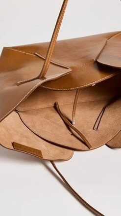 Hereu Sepal Leather -Jacquemus Shop hereu3008212798 1682367185127 2 0. UX357 QL90