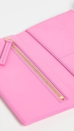 Jacquemus Le Pichoto Wristlet -Jacquemus Shop jcque308831a561 1652890692621 2 0. UX357 QL90