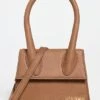 Jacquemus Le Chiquito Moyen Mini Bag -Jacquemus Shop jcque309441a338 1667594215751 2 0. UX357 QL90