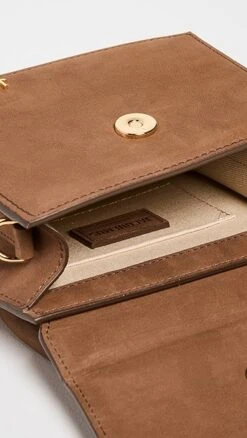 Jacquemus Le Chiquito Moyen Mini Bag -Jacquemus Shop jcque309441a338 1667594215976 2 0. UX357 QL90