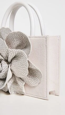 MACH & MACH Crystal Flower Handbag -Jacquemus Shop macma3009039540 1678221289329 2 0. UX357 QL90