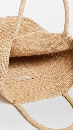 Mar Y Sol Skye Tote -Jacquemus Shop madim3018414a9b 1669843336213 2 0. UX357 QL90