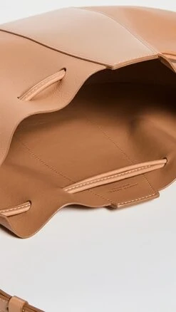 Mansur Gavriel Lilium Bag -Jacquemus Shop mandb302841a529 1646699913990 2 0. UX357 QL90