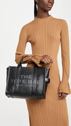 Marc Jacobs The Medium Tote -Jacquemus Shop mjadb335701b002 1623778492173 2 0. UX357 QL90