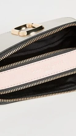 Marc Jacobs The Colorblock Snapshot -Jacquemus Shop mjadb3380511b0e 1651598321633 2 0. UX357 QL90