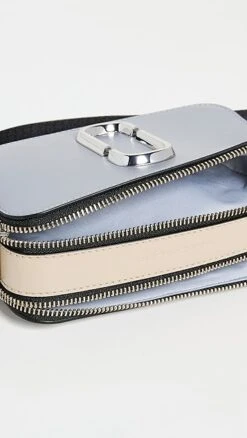 Marc Jacobs The Snapshot Bag -Jacquemus Shop mjadb338291e8c8 1673201023533 2 0. UX357 QL90