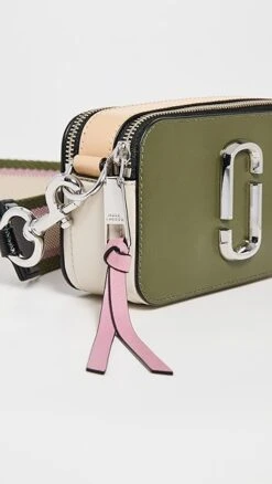 Marc Jacobs The Snapshot -Jacquemus Shop mjadb338451e8cb 1672273196375 2 0. UX357 QL90