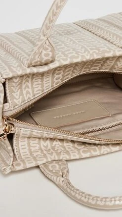 Marc Jacobs The Mini Tote -Jacquemus Shop mjadb3390010719 1683816104530 2 0. UX357 QL90