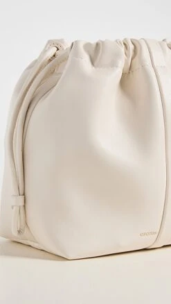 Oroton Curtis Crossbody Bag -Jacquemus Shop oroto3010622356 1664212760325 2 0. UX357 QL90