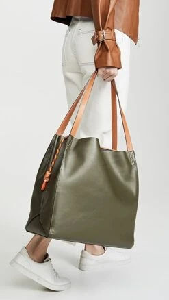 Rag & Bone Passenger Tote 9 Rag & Bone Passenger Tote -Jacquemus Shop ragbo44736172b0 q2 2 0. UX357 QL90