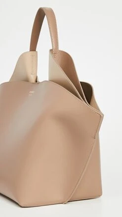 Ree Projects Ann Tote Medium -Jacquemus Shop reeee300171a529 1631123243864 2 0. UX357 QL90