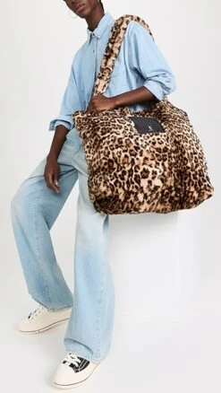 R13 R13 Oversized Tote -Jacquemus Shop rthir212631dc88 1658168298766 2 0. UX357 QL90