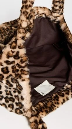 R13 R13 Oversized Tote -Jacquemus Shop rthir212631dc88 1658168298850 2 0. UX357 QL90