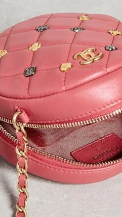 Shopbop Archive Chanel Round Icon Chain Clutch -Jacquemus Shop sbadb3193411de9 1678396797835 2 0. UX357 QL90