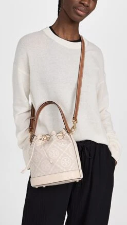 Tory Burch T Monogram Bucket Bag -Jacquemus Shop toryb4993813149 1675358186021 2 0. UX357 QL90