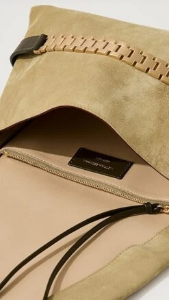 Victoria Beckham Chain Pouch -Jacquemus Shop vbedb3029815745 1681842041954 2 0. UX357 QL90