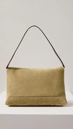 Victoria Beckham Chain Pouch -Jacquemus Shop vbedb3029815745 1681842041960 2 0. UX357 QL90