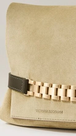 Victoria Beckham Chain Pouch -Jacquemus Shop vbedb3029815745 1681842041968 2 0. UX357 QL90