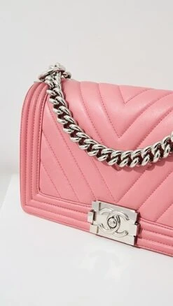 What Goes Around Comes Around Chanel Pink Lambskin Chevron Boy Medium -Jacquemus Shop wgadb3647511de9 1674860351386 2 1. UX357 QL90