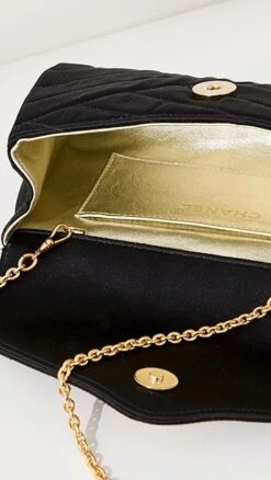 What Goes Around Comes Around Chanel Black Satin Chevron Envelope Flap Bag -Jacquemus Shop wgadb365191071c 1674766255691 2 0. UX357 QL90