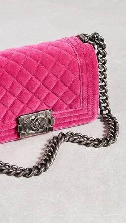 What Goes Around Comes Around Chanel Pink Velvet Boy Small -Jacquemus Shop wgadb3669811de9 1678914364470 2 0. UX357 QL90