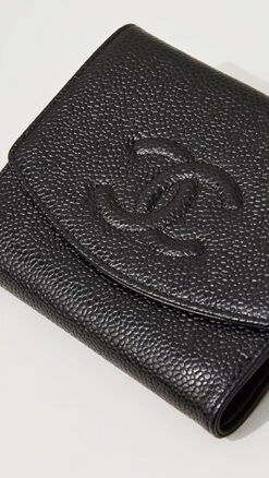 What Goes Around Comes Around Chanel Black Caviar Timeless Compact Wallet -Jacquemus Shop wgadb367741071c 1680709707203 2 0. UX357 QL90