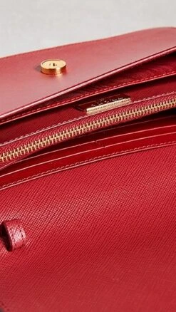 What Goes Around Comes Around Prada Red Saffiano Bow Crossbody -Jacquemus Shop wgadb36795102d9 1681151026302 2 0. UX357 QL90