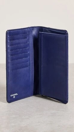 What Goes Around Comes Around Chanel Blue Hampton Enamel Wallet -Jacquemus Shop wgadb36916102c9 1684268607074 2 0. UX357 QL90